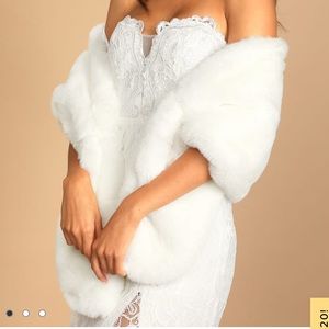 Lulu’s Upscale Style White Faux Fur Stole - White - worn once